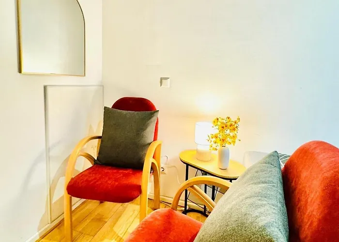 Comfortable 4br For 12 Close To Fac Platz Apartment