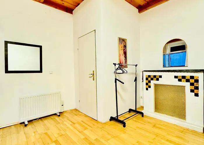 Comfortable 4br For 12 Close To Fac Platz Apartmán