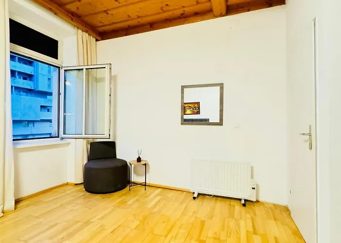 Comfortable 4br For 12 Close To Fac Platz Apartment