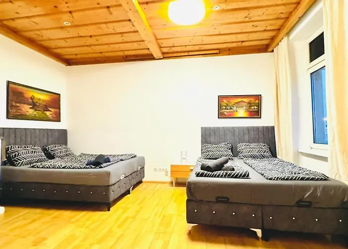 Comfortable 4br For 12 Close To Fac Platz Apartment *