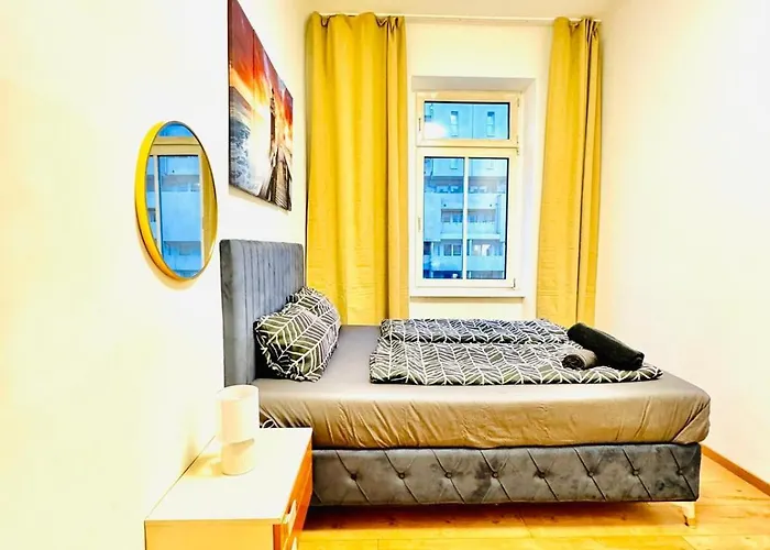 Comfortable 4br For 12 Close To Fac Platz Apartment *