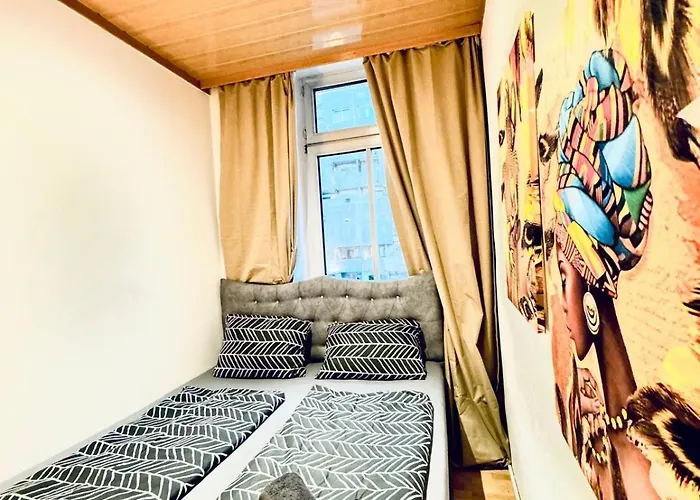 Comfortable 4br For 12 Close To Fac Platz Apartment