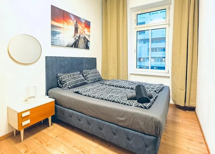 Comfortable 4br For 12 Close To Fac Platz Vienna