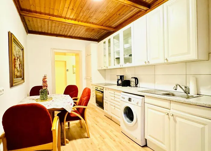 Comfortable 4br For 12 Close To Fac Platz Apartment