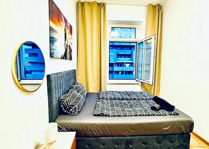 Comfortable 4br For 12 Close To Fac Platz Apartment *