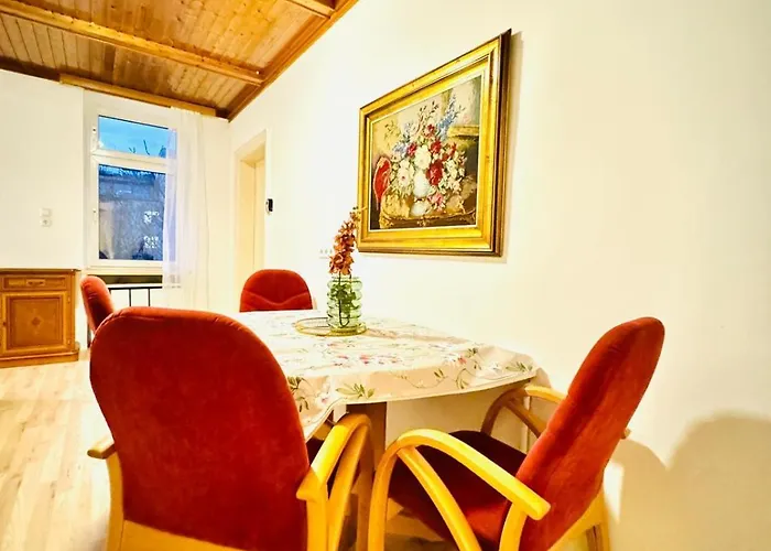 Comfortable 4br For 12 Close To Fac Platz Apartmán *