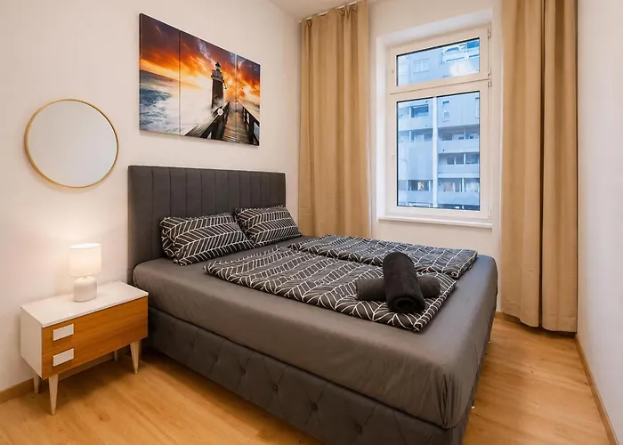 Comfortable 4br For 12 Close To Fac Platz Vienna