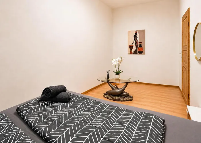 Comfortable 4br For 12 Close To Fac Platz