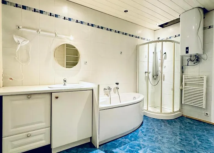 Comfortable 4br For 12 Close To Fac Platz