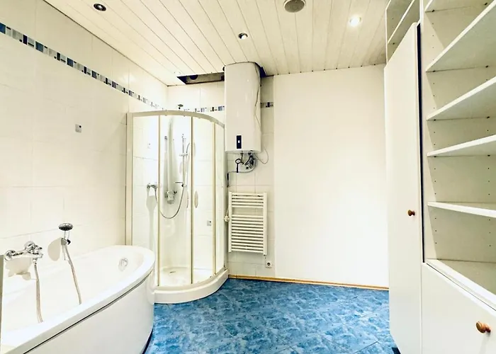 Comfortable 4br For 12 Close To Fac Platz